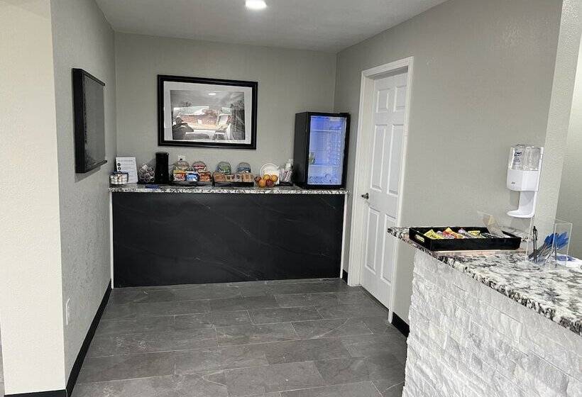 Мотель Maple Tree Inn