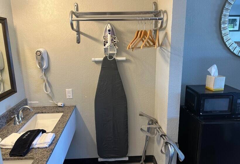 Мотель Maple Tree Inn