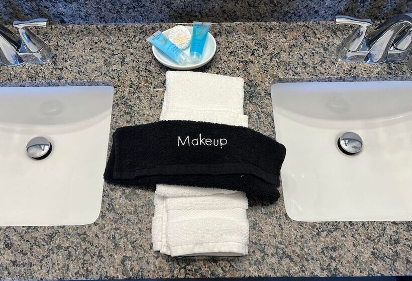 Мотель Maple Tree Inn