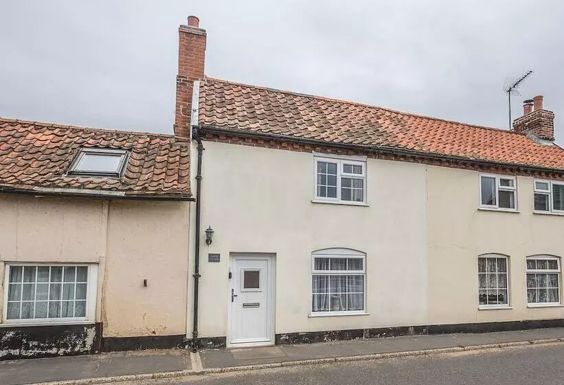 North Cottage, Alderton