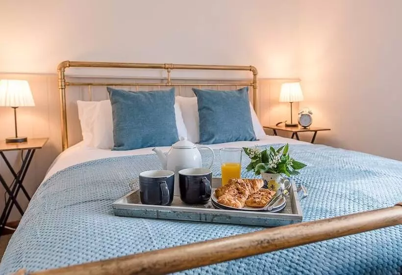 North Cottage, Alderton