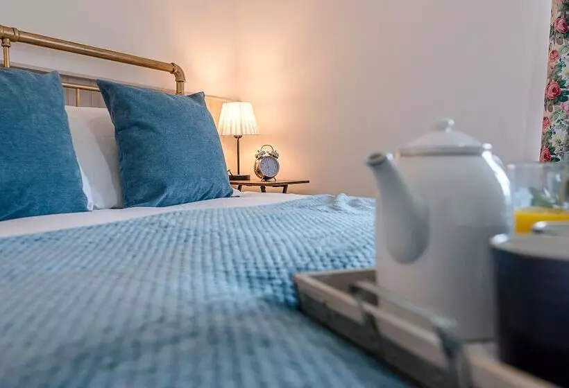 North Cottage, Alderton