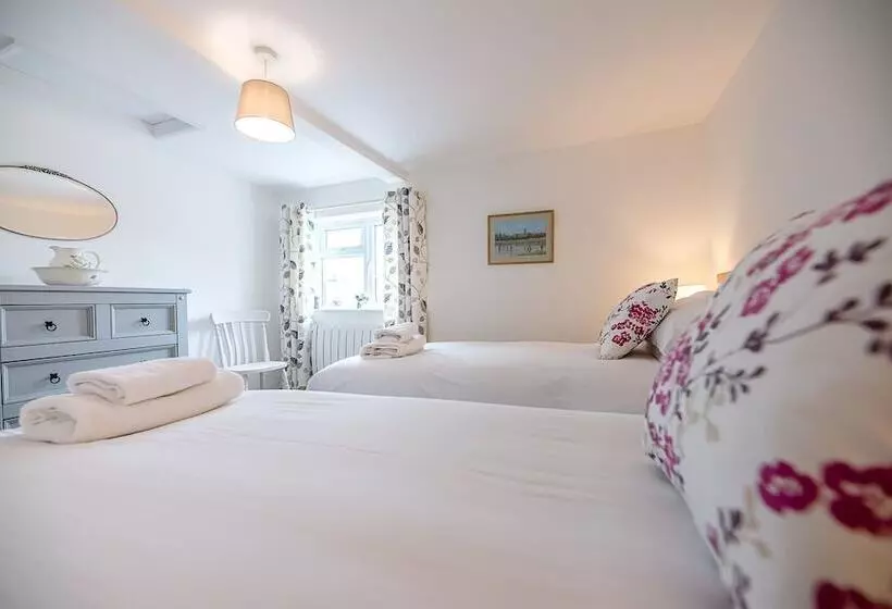 North Cottage, Alderton