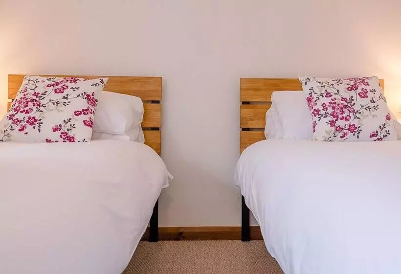 North Cottage, Alderton