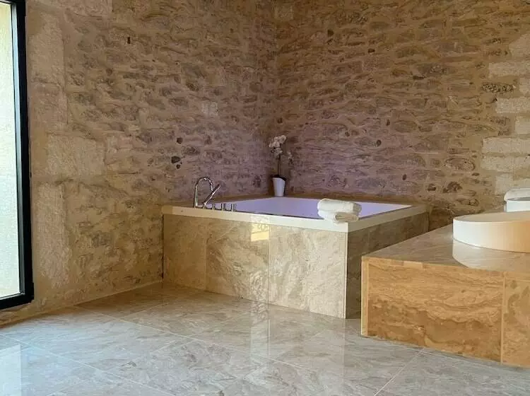 Majatalo Domaine De La Trinité