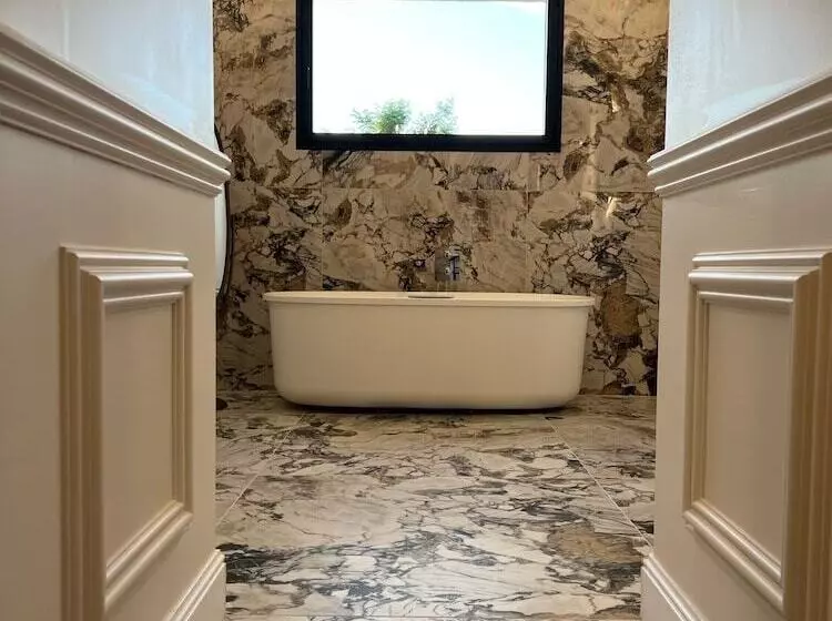 Majatalo Domaine De La Trinité