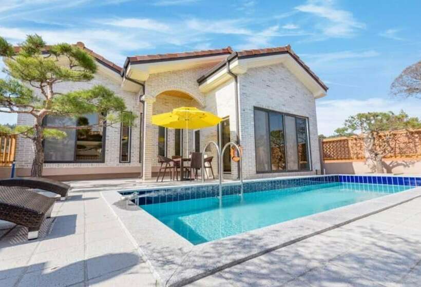 Pensão Taean Ocean Terrace Pool Villa