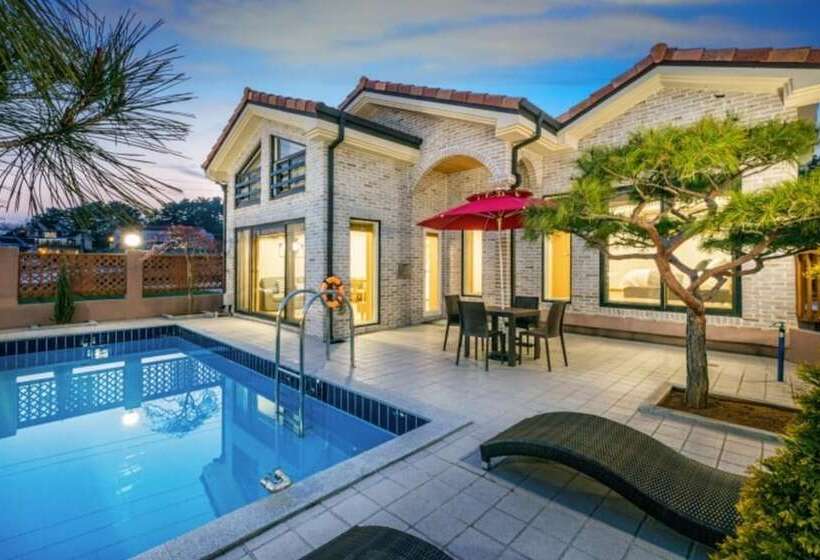 Pensão Taean Ocean Terrace Pool Villa