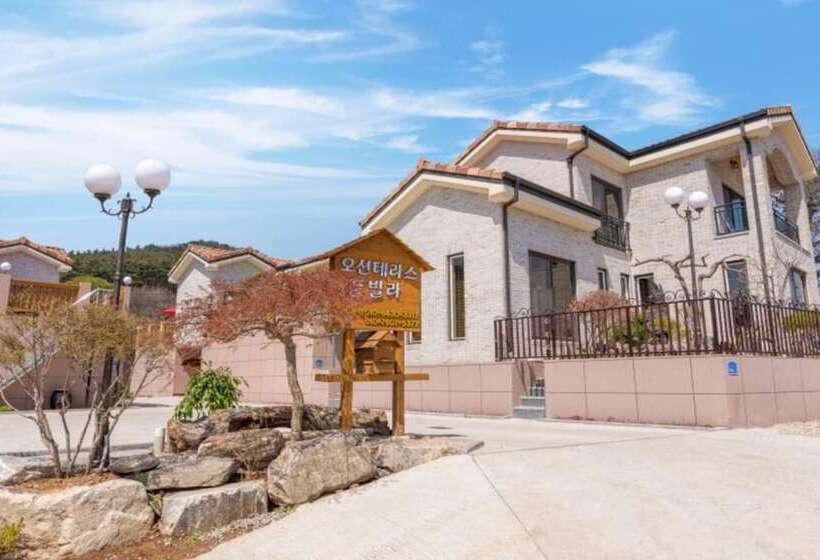 Pensão Taean Ocean Terrace Pool Villa