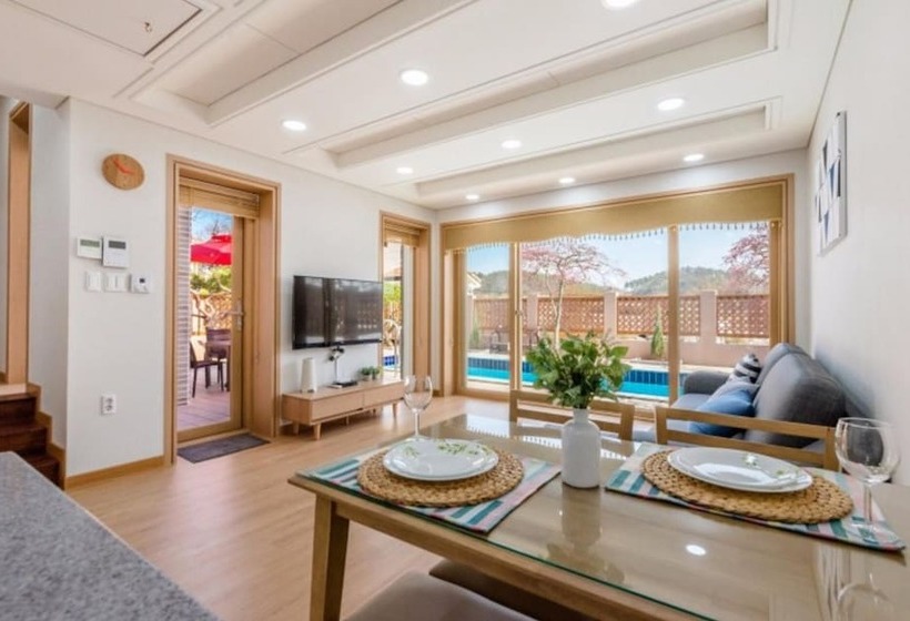 Pensão Taean Ocean Terrace Pool Villa