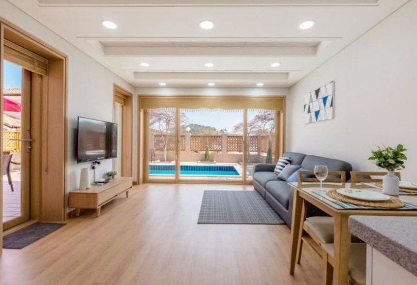 Pensão Taean Ocean Terrace Pool Villa