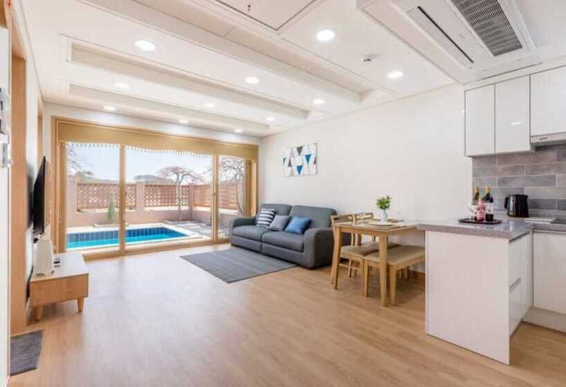 Pensão Taean Ocean Terrace Pool Villa