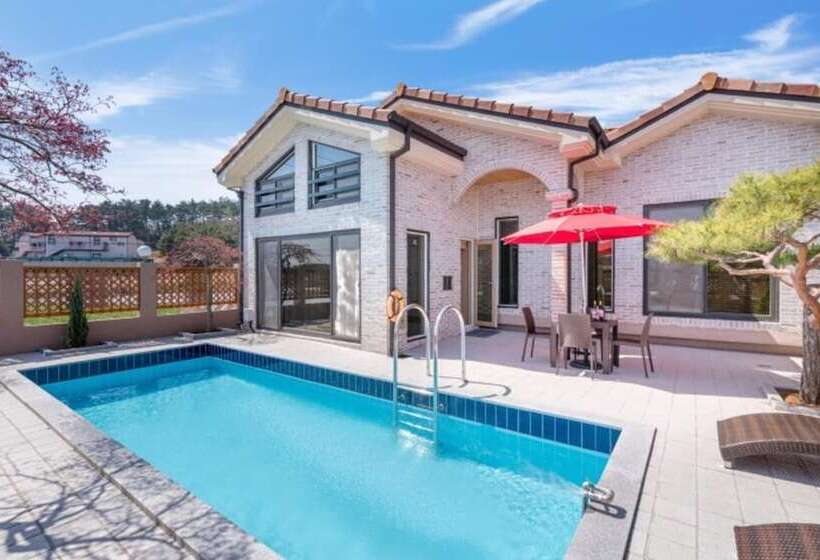 Pensão Taean Ocean Terrace Pool Villa