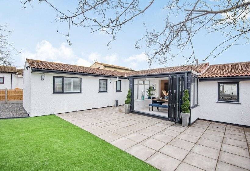 Stunning Cottage With Hot Tub, North Wales Coast