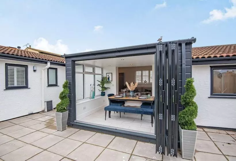 Stunning Cottage With Hot Tub, North Wales Coast