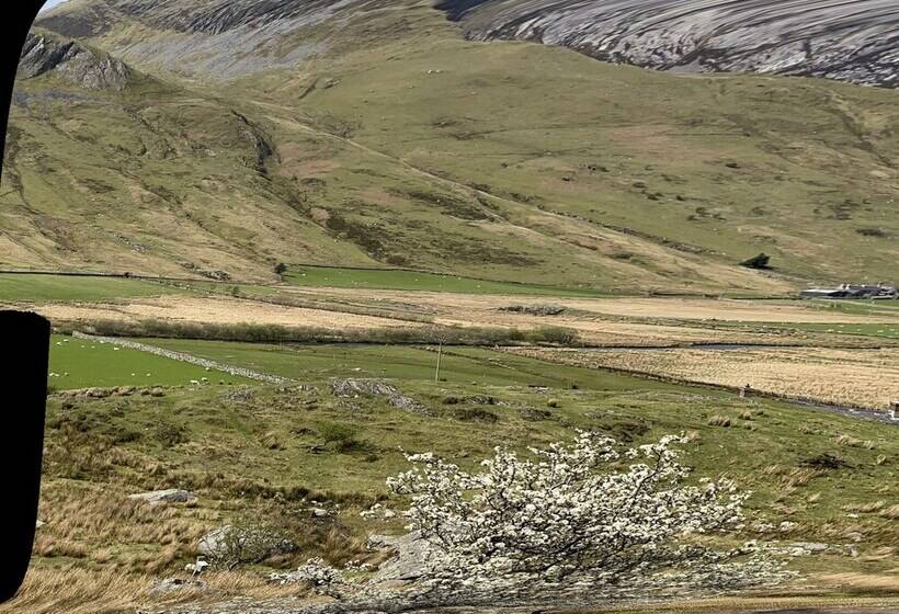 Stunning Cottage With Hot Tub, North Wales Coast