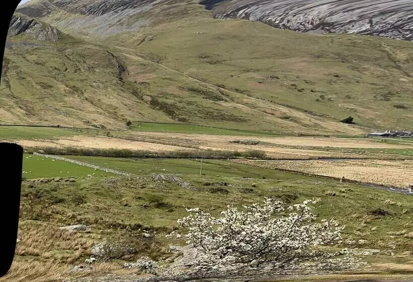 Stunning Cottage With Hot Tub, North Wales Coast