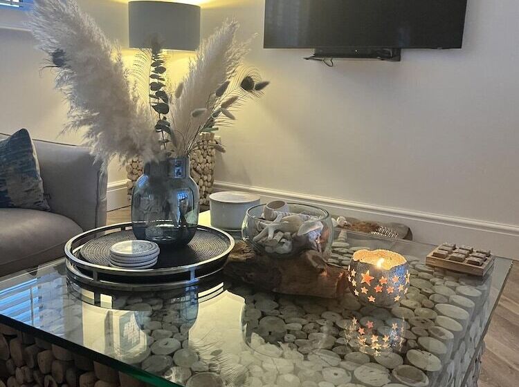 Stunning Cottage With Hot Tub, North Wales Coast