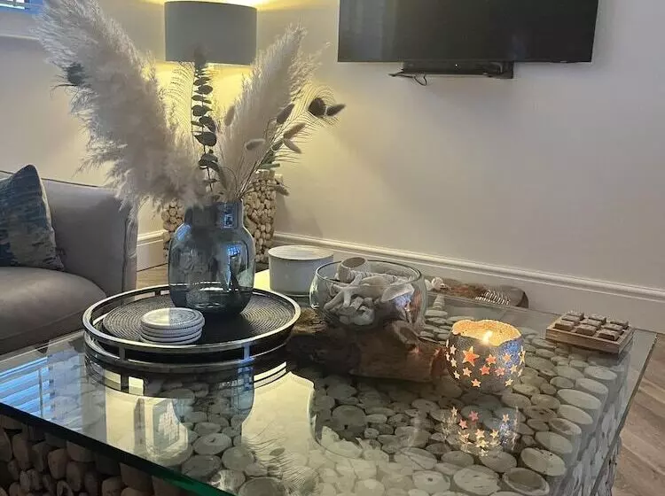 Stunning Cottage With Hot Tub, North Wales Coast