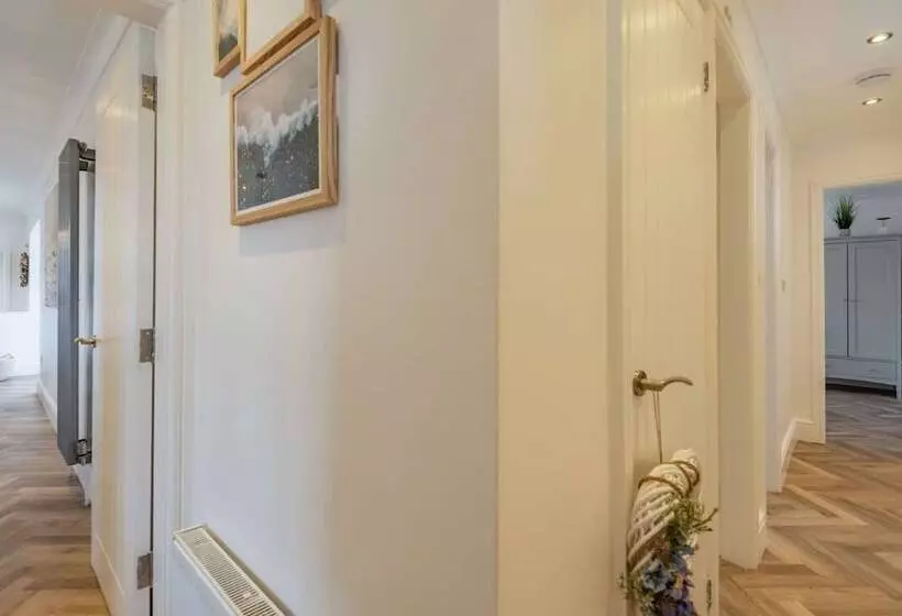 Stunning Cottage With Hot Tub, North Wales Coast