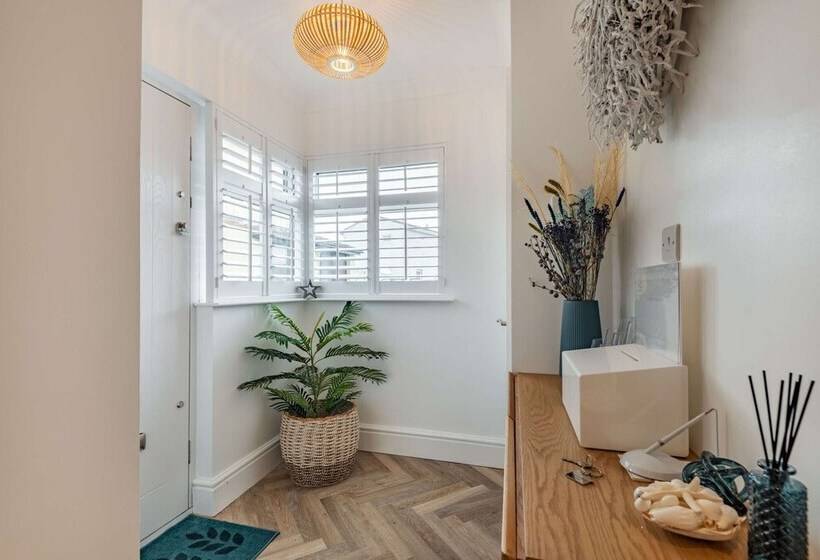 Stunning Cottage With Hot Tub, North Wales Coast