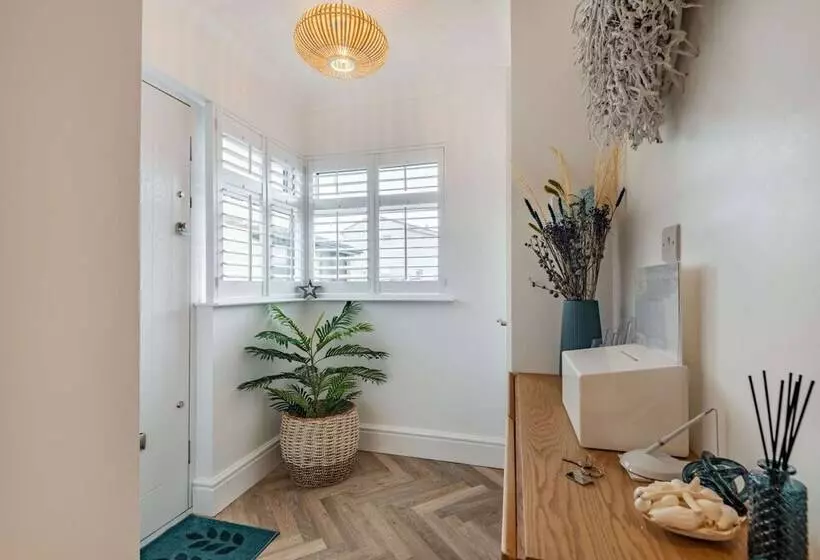 Stunning Cottage With Hot Tub, North Wales Coast