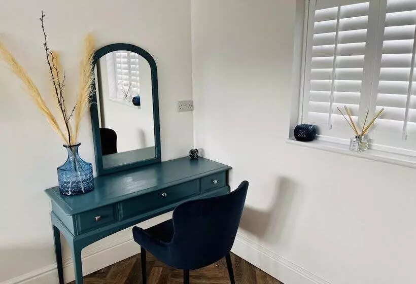 Stunning Cottage With Hot Tub, North Wales Coast