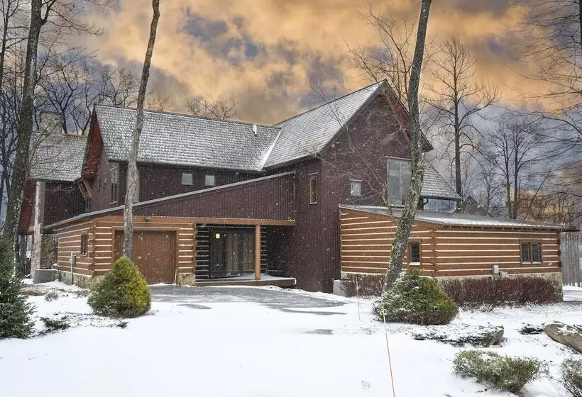 Summit Lodge