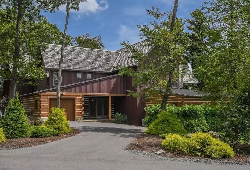 Summit Lodge