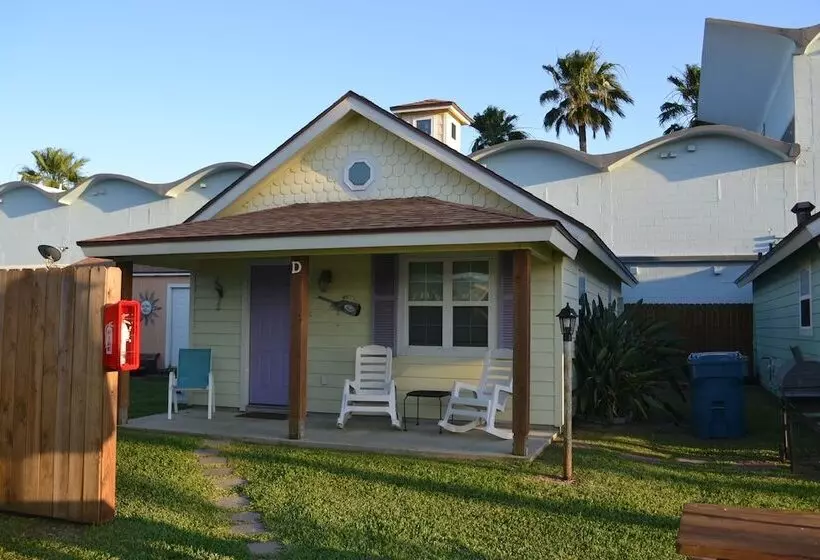 Candlelight Cottages By The Beach