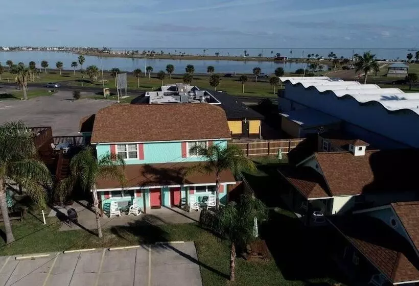 Candlelight Cottages By The Beach