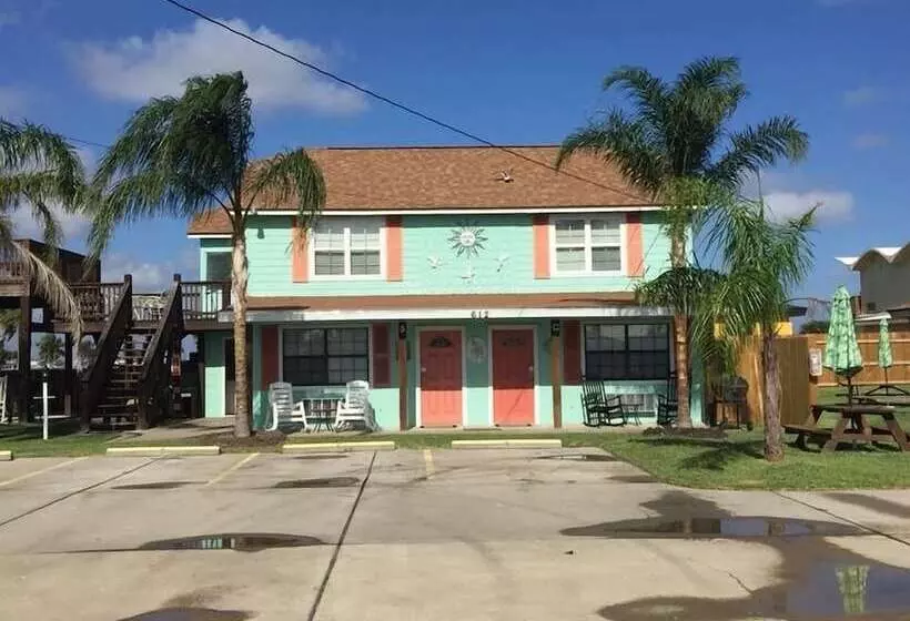 Candlelight Cottages By The Beach