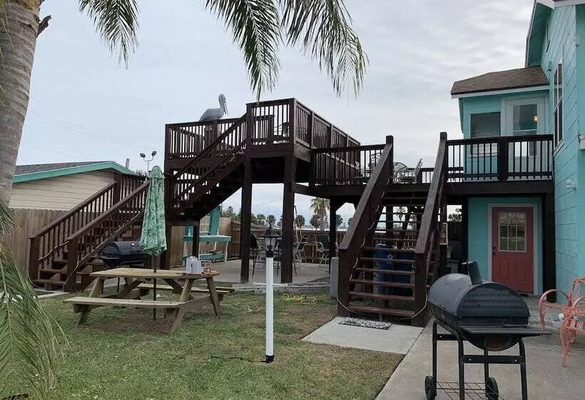 Candlelight Cottages By The Beach