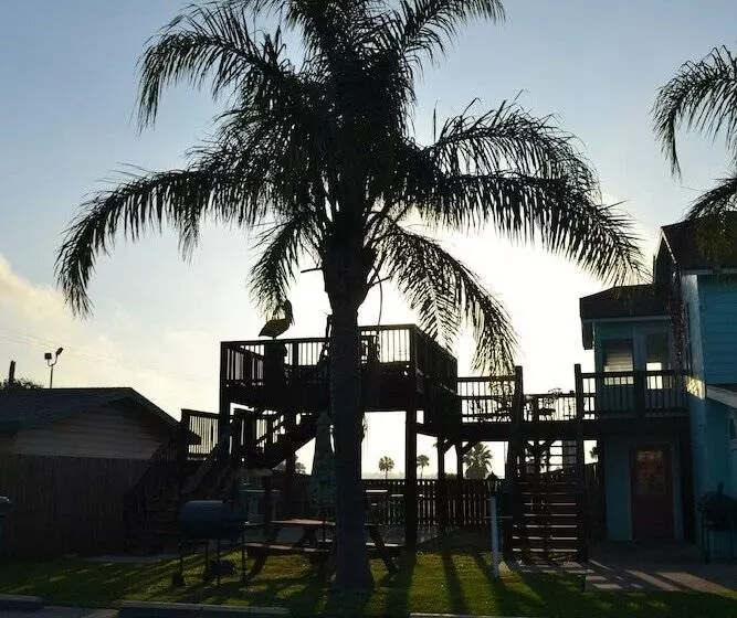 Candlelight Cottages By The Beach