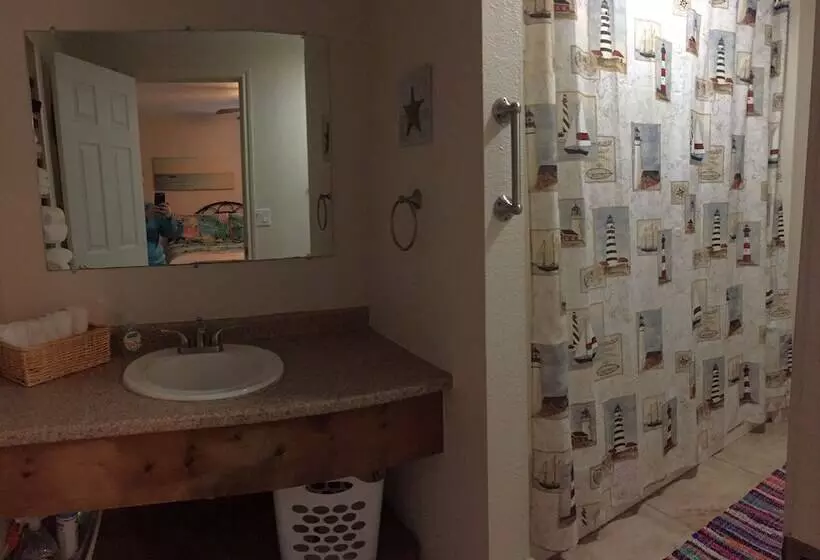 Candlelight Cottages By The Beach