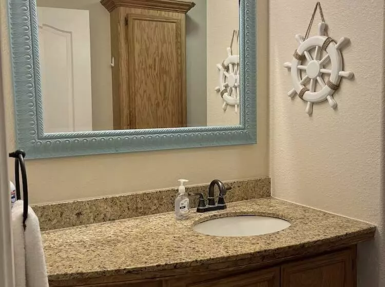 Candlelight Cottages By The Beach