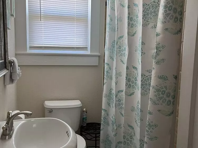 Candlelight Cottages By The Beach