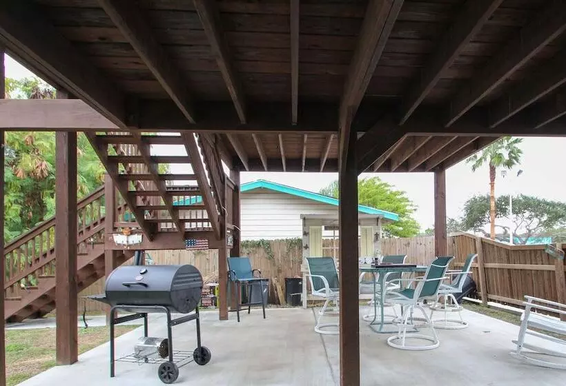 Candlelight Cottages By The Beach