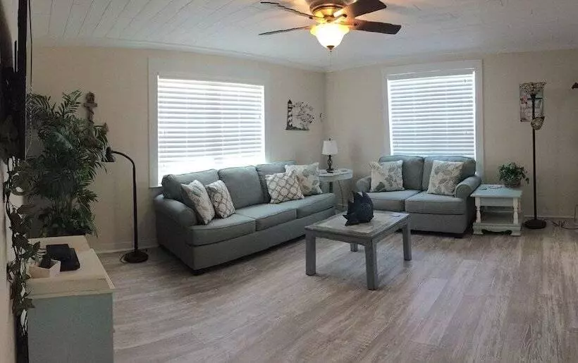 Candlelight Cottages By The Beach