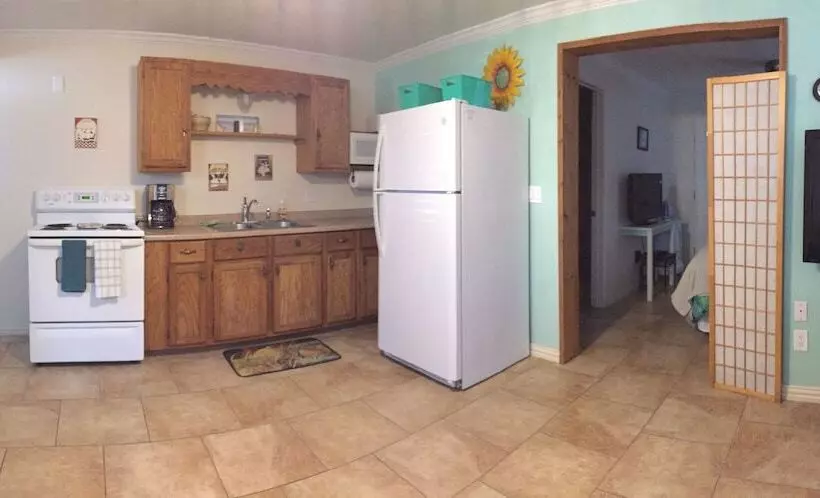 Candlelight Cottages By The Beach