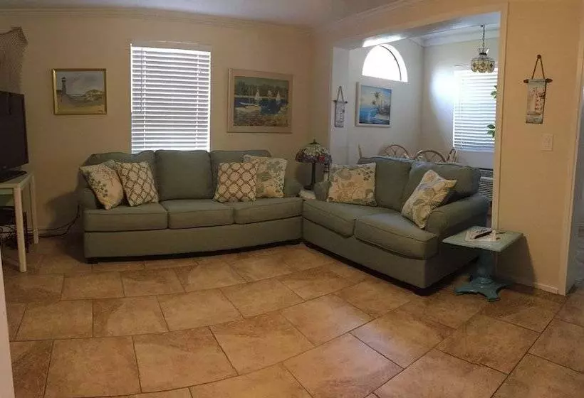 Candlelight Cottages By The Beach