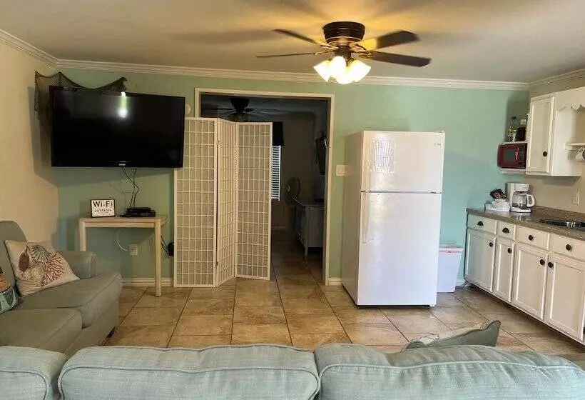 Candlelight Cottages By The Beach