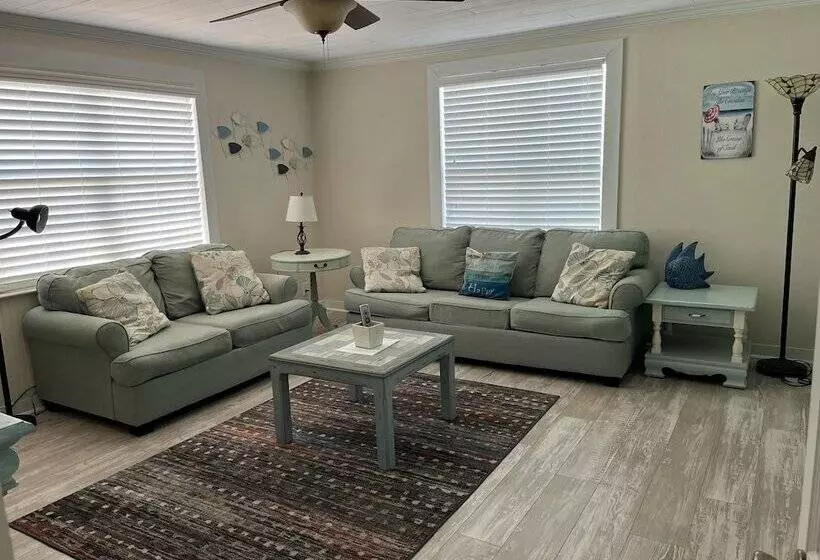 Candlelight Cottages By The Beach