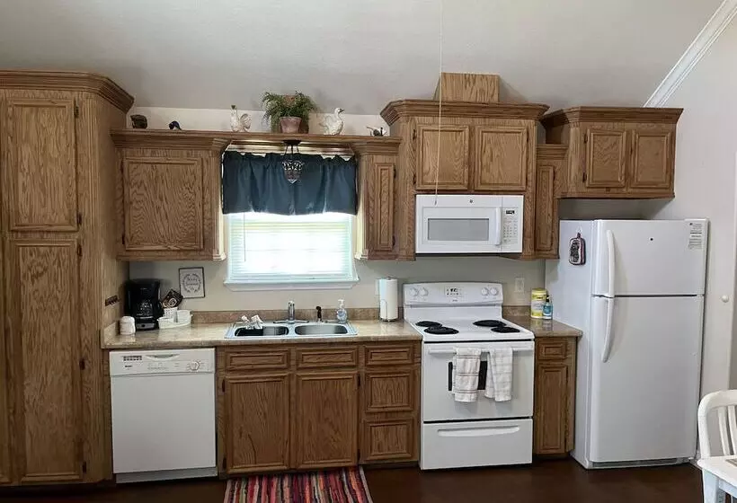 Candlelight Cottages By The Beach