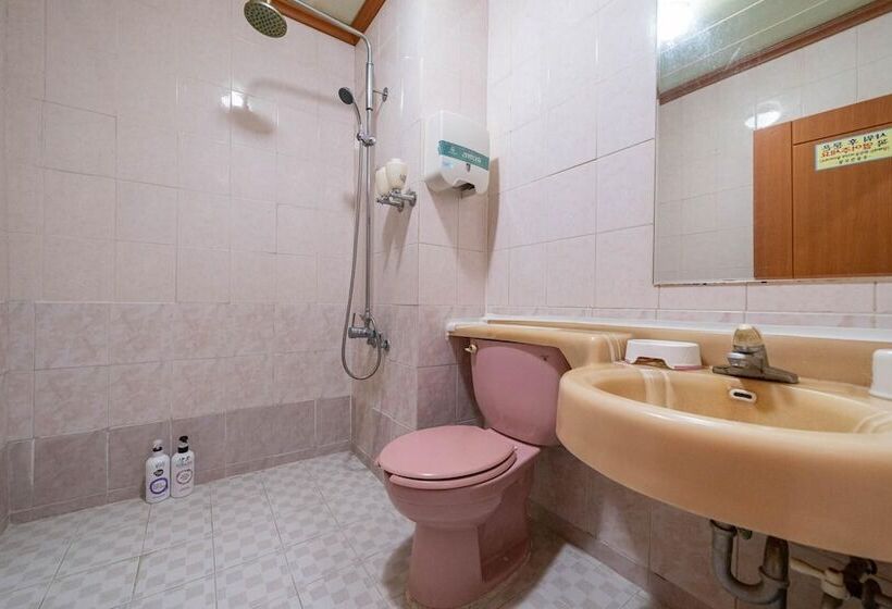 Hongcheon Woodeungjang Motel