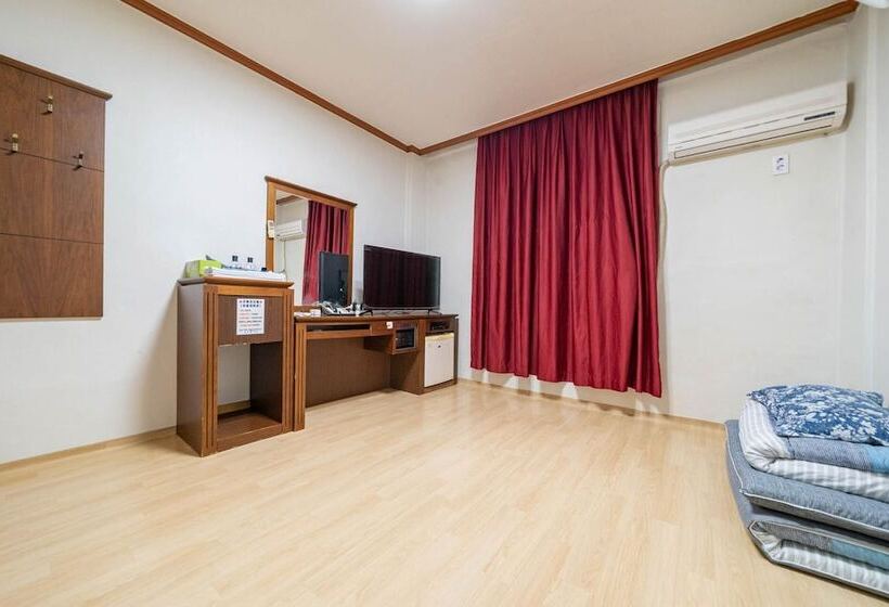 Hongcheon Woodeungjang Motel