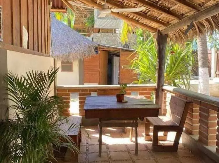 Hostal Punta Paraíso Cabañas