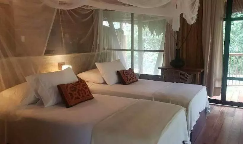 Hotelli Bosque Guardian Lodge