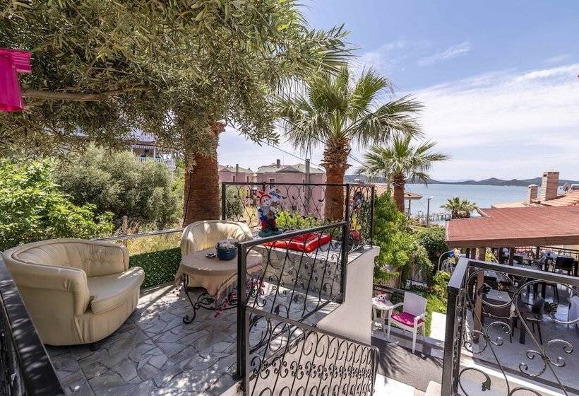 هتل Cunda Villa Anka