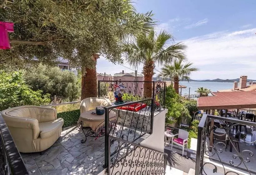 Hotelli Cunda Villa Anka